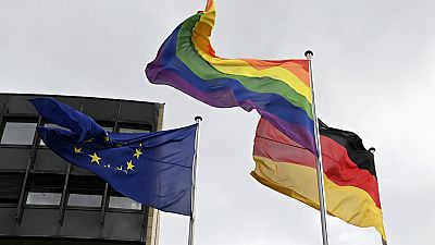 علم قوس قزح بجانب البرلمان الألماني