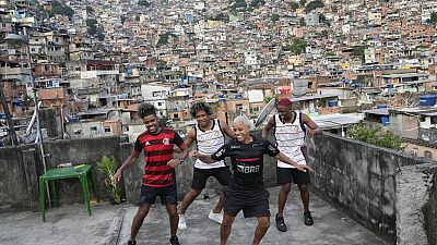 "باسينيو"،  أسلوب رقص ابتكره الأطفال في الأحياء الفقيرة في ريو دي جانيرو