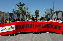 فعالان در اعتراض به رابطه تجاری گوگل با اسرائیل در حاشیه نشست سالانه گوگل، ۱۴ مه ۲۰۲۴