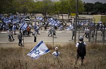  آلاف الإسرائيليين يسيرون في مدينة سديروت الجنوبية مطالبين إسرائيل بإعادة احتلال قطاع غزة بمجرد انتهاء الحرب، 14 مايو، 2024