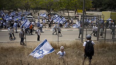  آلاف الإسرائيليين يسيرون في مدينة سديروت الجنوبية مطالبين إسرائيل بإعادة احتلال قطاع غزة بمجرد انتهاء الحرب، 14 مايو، 2024