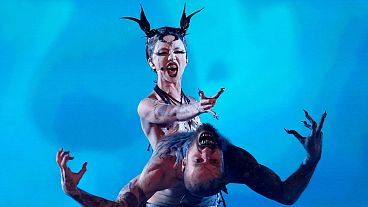 Bambie Thug d'Irlande interprète la chanson Doomsday Blue lors de la grande finale du Concours Eurovision de la chanson à Malmö, Suède, le samedi 11 mai 2024.