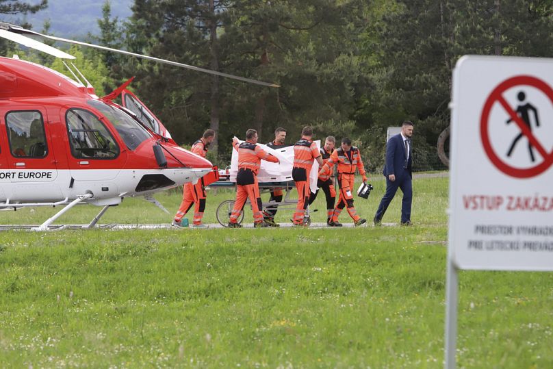 Primeiro-ministro eslovaco Robert Fico foi transportado de helicóptero para um hospital na cidade de Banska Bystrica