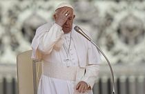 El Papa Francisco celebra su audiencia general semanal en la Plaza de San Pedro del Vaticano, el miércoles 15 de mayo de 2024.-