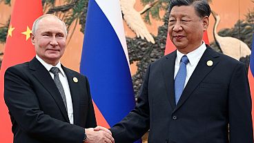 Vladimir Putin, presidente da Rússia (esquerda) e Xi Jinping, presidente da China (à direita)