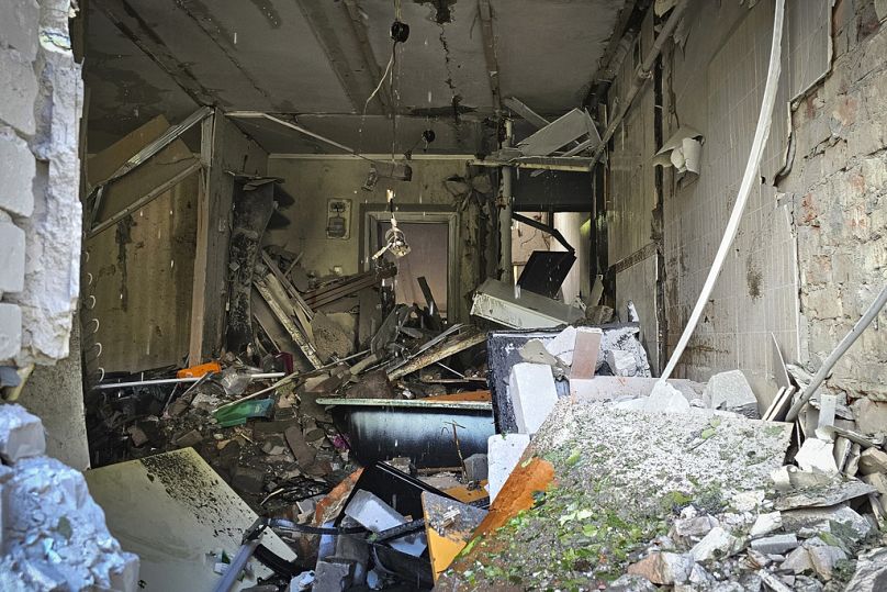 Un appartement détruit par un bombardement russe à Kherson le 16 mai 2024
