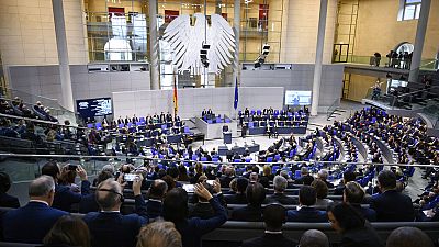 Nach dem Attentat auf den slowakischen Ministerpräsidenten Robert Fico hat der Deutsche Bundestag über Gewalt gegen Politiker debattiert.