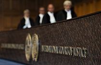 القضاة يدخلون محكمة العدل الدولية لعقد جلسات استماع بشأن الحرب الإسرائيلية على غزة، لاهاي، هولندا، 16 مايو، 2024.