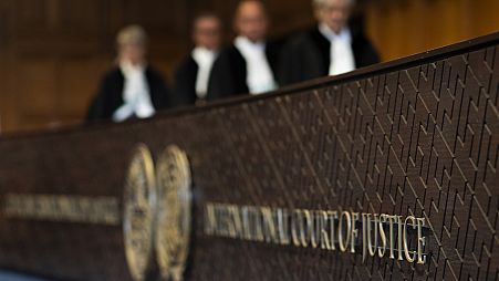 القضاة يدخلون محكمة العدل الدولية لعقد جلسات استماع بشأن الحرب الإسرائيلية على غزة، لاهاي، هولندا، 16 مايو، 2024.