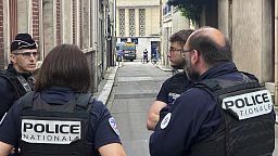 Des policiers français près de la synagogue de Rouen, France, vendredi 17 mai 2024. 