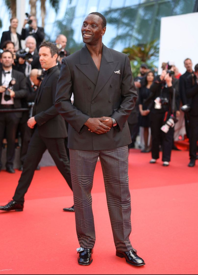 Omar Sy posa per i fotografi al suo arrivo alla prima del film "Megalopolis" al 77° Festival Internazionale del Cinema di Cannes