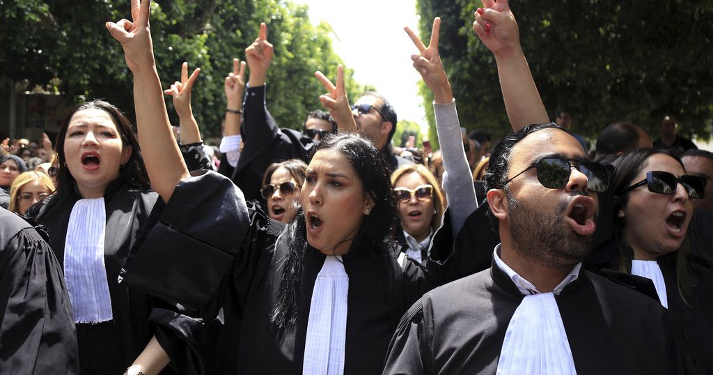 Tunisia: Lawyers protest against series of arrests