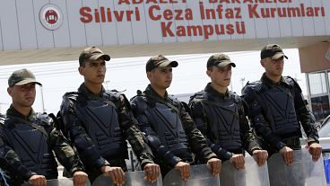 Erdoğan, 28 Şubat hükümlüsü 7 komutan için af
