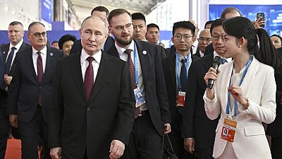 أكد الرئيس الروسي فلاديمير بوتين، اليوم الجمعة، رغبة موسكو في تعزيز تعاونها مع بكين في مجال الطاقة، وذلك خلال حضوره حدثًا ضمن المعرض الروسي الصيني في هاربين، في اليوم الثاني م