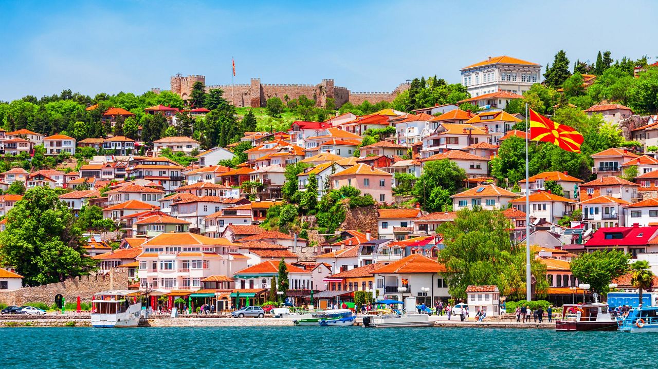 Ohrid, en Macédoine du Nord, est situé au bord d'un magnifique lac.