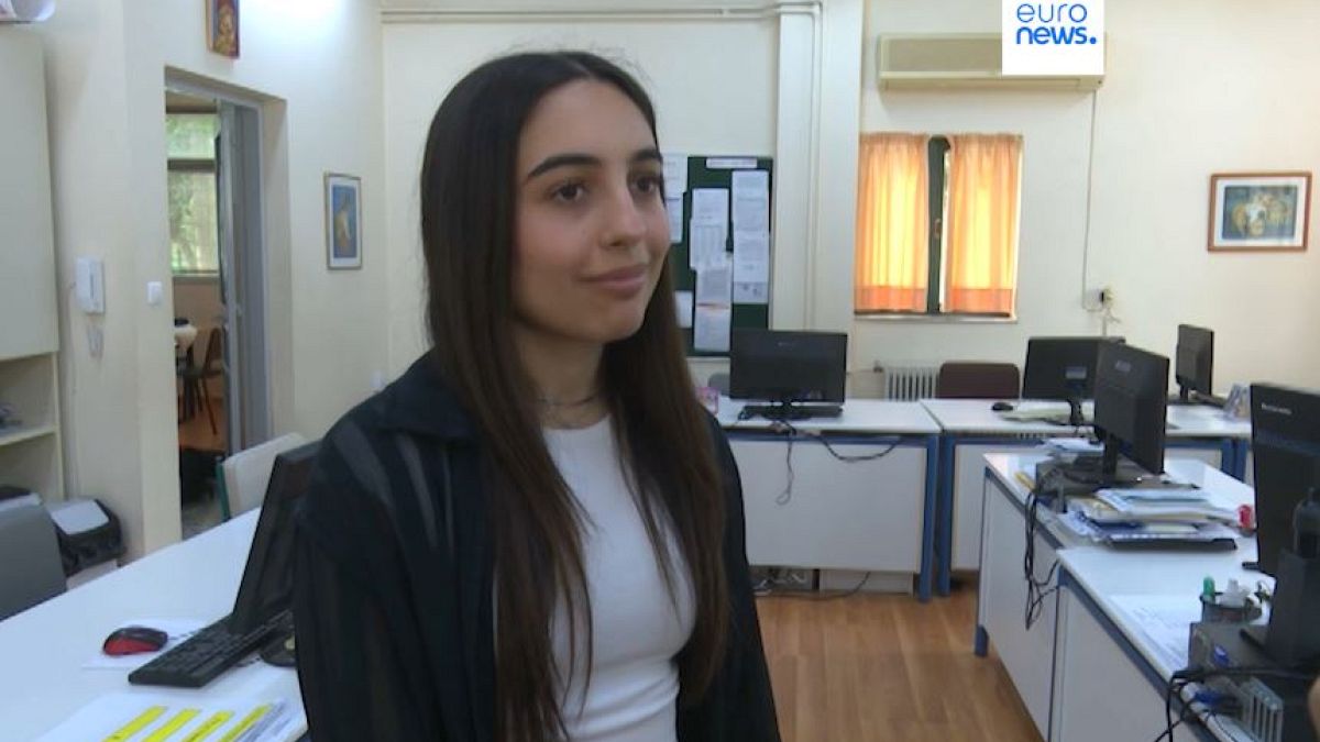 Los griegos de 17 años votan por primera vez en las elecciones europeas