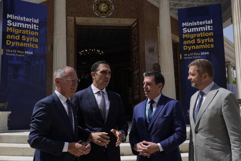 Zyperns Innenminister Konstantinos Ioannou (2. von links) mit Amtskollegen Gerhard Karner (A, links), Vít Rakusan (CZ, rechts) und Dimitris Kairides (GR, 2. von rechts)