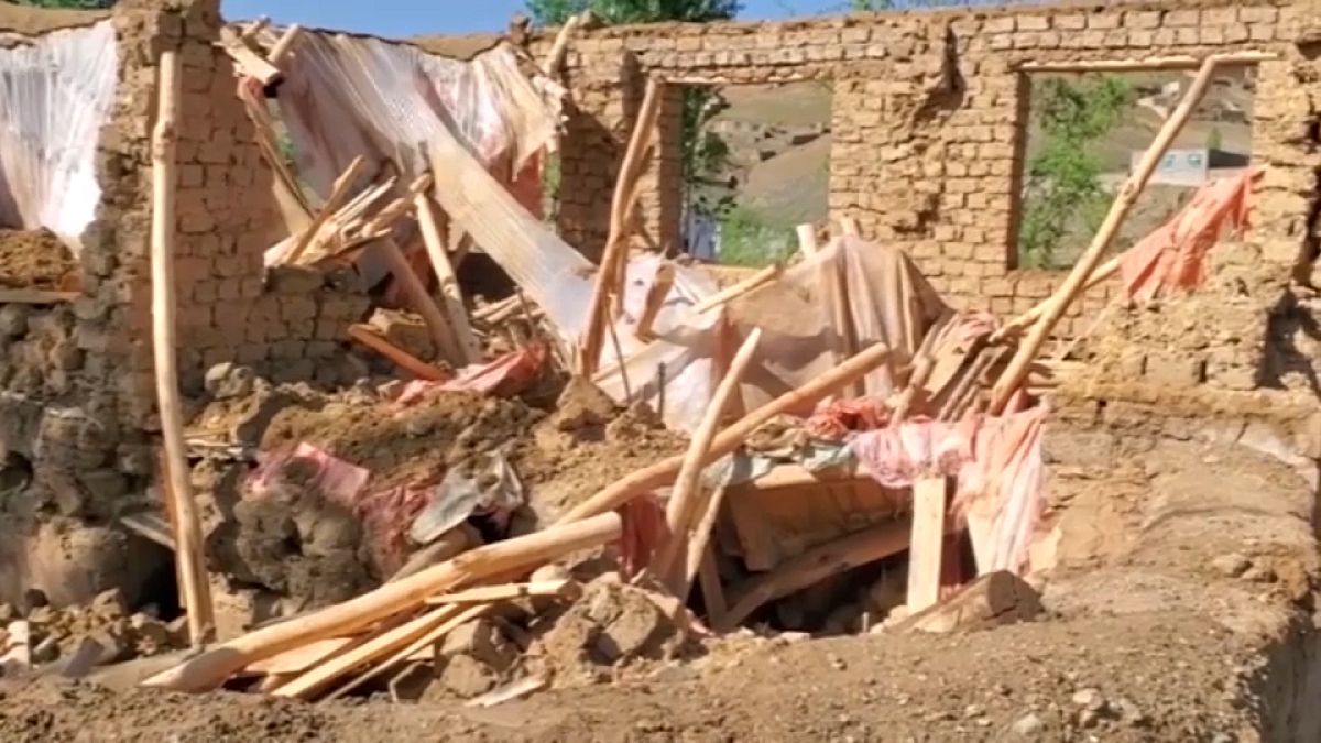 شاهد: مقتل 50 على الأقل وفقدان عشرات الأشخاص جراء فيضانات قوية وسيول غرب أفغانستان