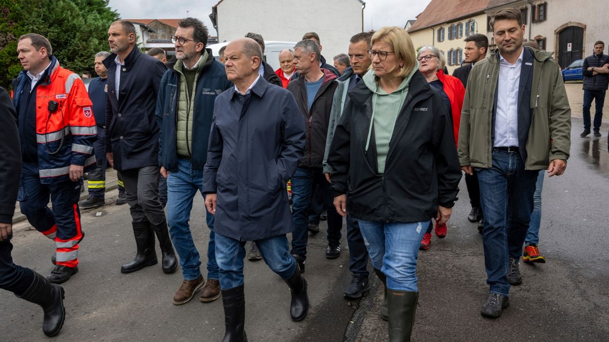 Chancellor visits flood-stricken regions in southwest Germany thumbnail