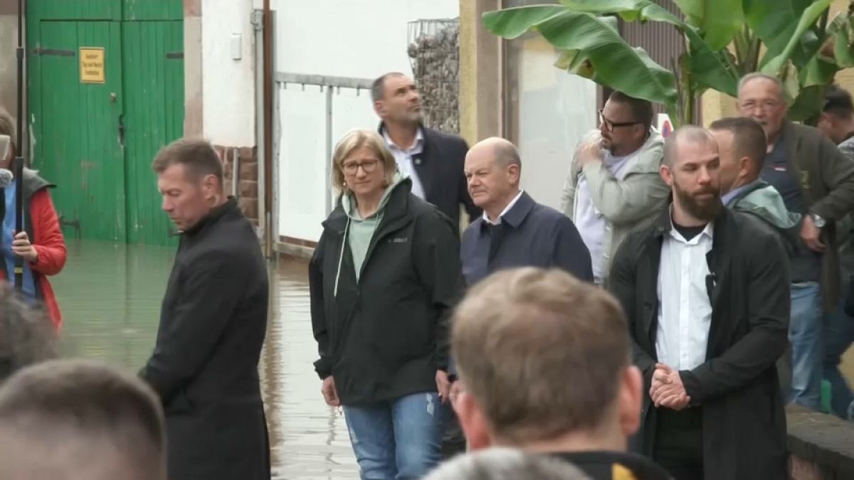 Bundeskanzler Scholz und Ministerpräsidentin Rehlinger im Hochwassergebiet