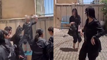 آب‌بازی و رقص دختران دبیرستانی در حیاط مدرسه‌ای در ایران