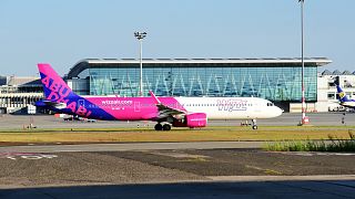 Fotónk illusztráció: a WizzAir A321 tipusú repülőgépe Ferihegyen 