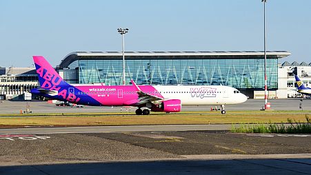 Fotónk illusztráció: a WizzAir A321 tipusú repülőgépe Ferihegyen 