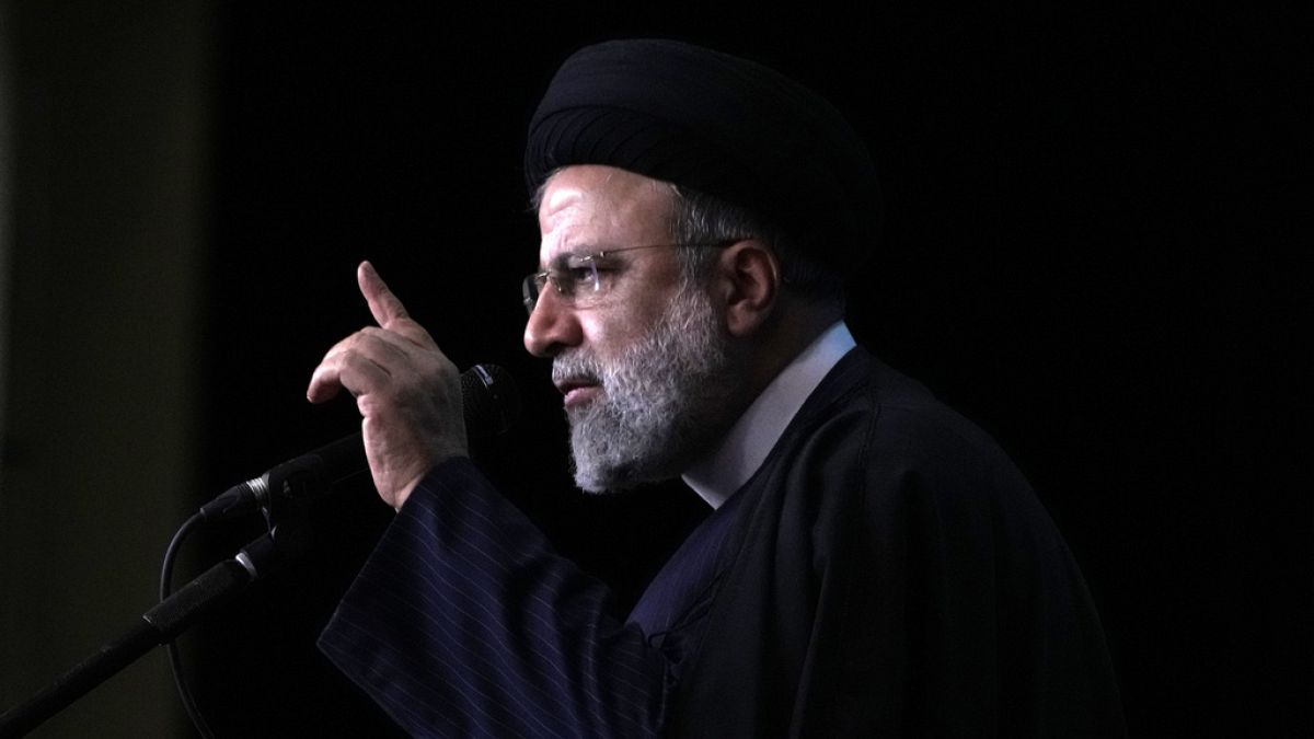 Ebrahim Raisi morre em acidente de helicóptero