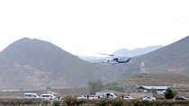 لحظة إقلاع المروحية التي تقل الرئيس الإيراني إبراهيم رئيسي من الحدود الإيرانية مع أذربيجان يوم أمس الأحد
