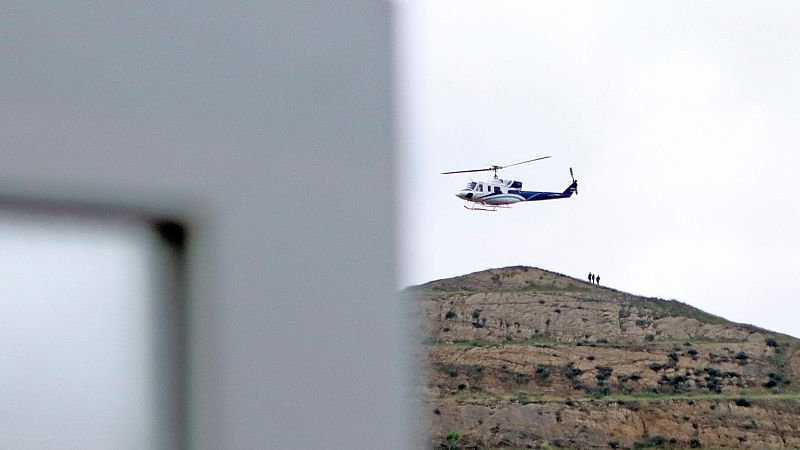 شاهد: صور أولى لموقع سقوط وحطام المروحية التي كانت تقل الرئيس الإيراني 