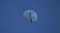 طائرة عسكرية إسرائيلية بدون طيار تحلق فوق قطاع غزة، السبت 18 مايو/أيار 2024