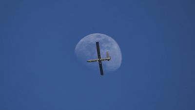 طائرة عسكرية إسرائيلية بدون طيار تحلق فوق قطاع غزة، السبت 18 مايو/أيار 2024