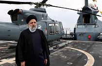 Präsident Ebrahim Raisi besucht eine Ausstellung über die Fähigkeiten der Marine der Revolutionsgarden in der südlichen Hafenstadt Bandar Abbas, 2. Februar 2024