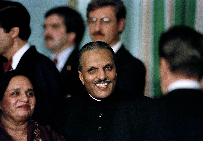 محمد ضیاءالحق، رئیس جمهوری پاکستان در جریان دیدار با رونالد ریگان در نیویورک