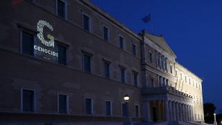 Την Ημέρα Μνήμης της Γενοκτονίας των Ελλήνων του Πόντου τίμησε η Βουλή των Ελλήνων με την φωταγώγηση της πρόσοψης του κτηρίου της.