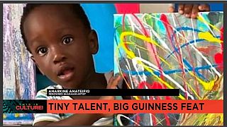 Un petit Ghanéen de 1 an et 4 mois devient le plus jeune artiste peintre au monde
