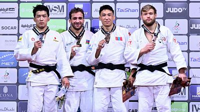 Alcuni degli atleti premiati nella seconda giornata dei Campionati del mondo di judo, tra i quali figura l'azero Heydarov