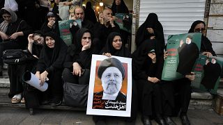 إيرانيون في حداد لوفاة رئيسيهم في طهران، إيران