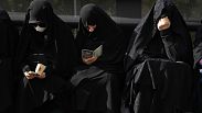 Иранские женщины скорбят по президенту Ибрахиму Раиси на площади Вали-э-Аср в центре Тегерана, Иран, понедельник, 20 мая 2024 года.