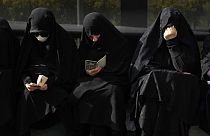 Gyászoló iráni nők Teherán belvárosában 2024. május 20-án