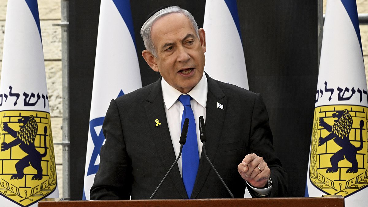 Il primo ministro israeliano Benjamin Netanyahu interviene alla cerimonia per la "Giornata della memoria dei caduti delle guerre israeliane e delle vittime del terrorismo", a Gerusalemme, 12 maggio 2024.