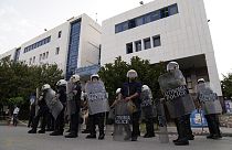 Ισχυρές αστυνομικές δυνάμεις έξω από το δικαστήριο κατά την εκδίκαση της υπόθεσης του ναυαγίου της Πύλου
