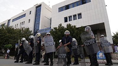 Ισχυρές αστυνομικές δυνάμεις έξω από το δικαστήριο κατά την εκδίκαση της υπόθεσης του ναυαγίου της Πύλου