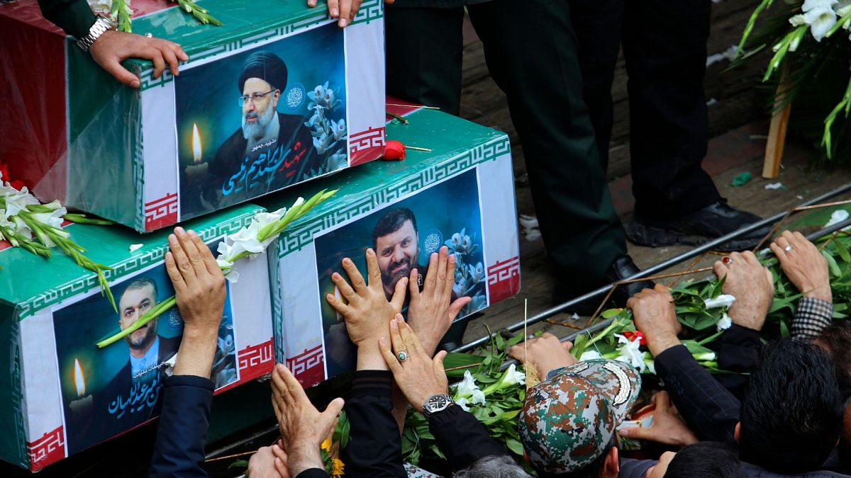 تشییع جنازه کشته شدگان سانحه سقوط بالگرد حامل ابراهیم رئیسی با حضور مردم تبریز
