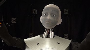 فريق صيني يصمم روبوتا "عاطفيا"