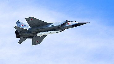  Rus Hava Kuvvetlerine ait bir MiG-31K jeti Zafer Günü askeri geçit töreni sırasında yüksek hassasiyetli hipersonik aero-balistik füze Kh-47M2 Kinzhal taşıyor / Arşiv