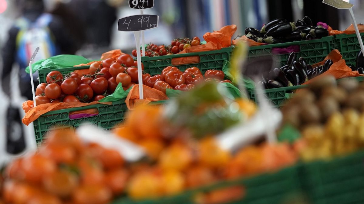 Инфлацията в Обединеното кралство се забави до 2,3% през април