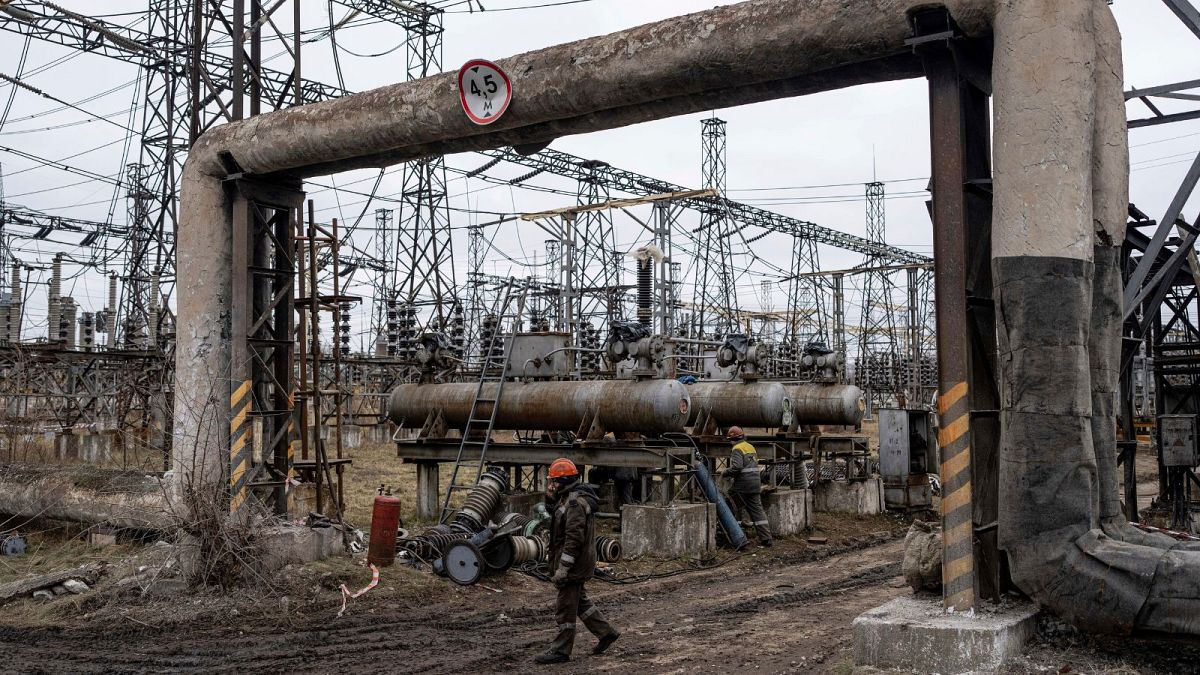 Rolling blackouts as Russian attacks erode Ukraine's energy capacity thumbnail