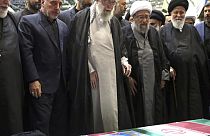 Iran : les funérailles du président Ebrahim Raïssi célébrées en présence de chefs du Hamas et du Hezbollah