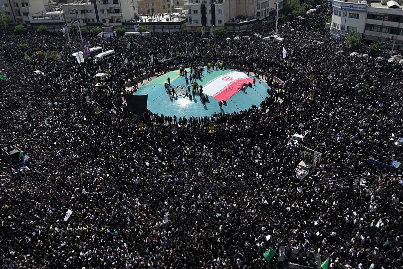 Жители Ирана на похоронах президента